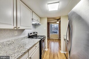 6510 Overheart Ln in Columbia, MD - Building Photo