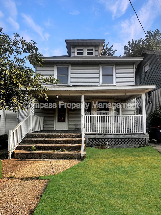 property at 865 Bates St SE