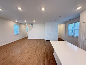 5111 Visionary Dr in Katy, TX - Building Photo - Building Photo