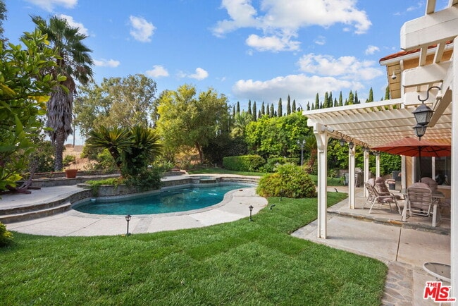 17672 Bryan Pl in Los Angeles, CA - Building Photo - Building Photo