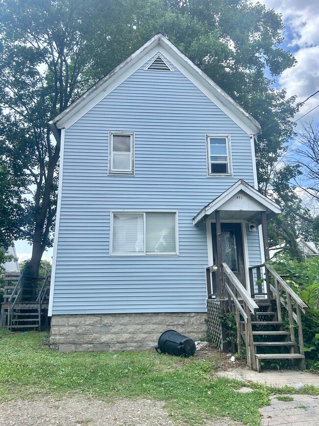 property at 87 1/2 Murray St