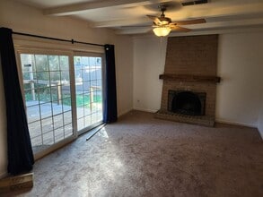 2727 Honeysuckle Way in Sacramento, CA - Building Photo - Building Photo