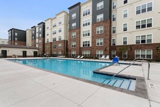 University Edge | Student Housing in Lansing, MI - Foto de edificio - Building Photo