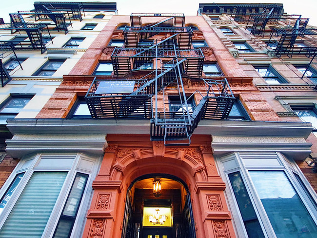 112 East 7th Street in New York, NY - Foto de edificio - Building Photo