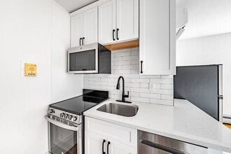 245 Clinton St in Saratoga Springs, NY - Foto de edificio - Building Photo