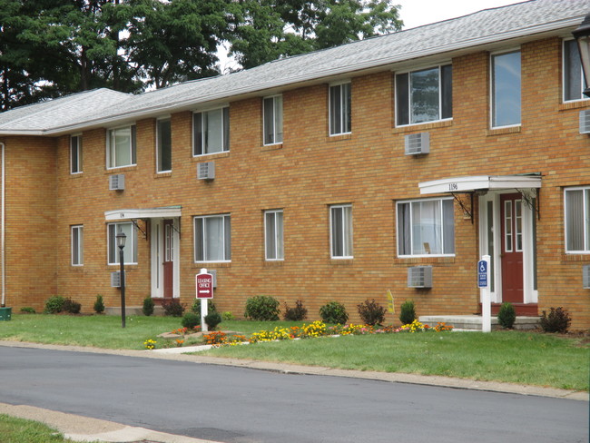 Ridgecrest Court in Rochester, NY - Building Photo - Building Photo