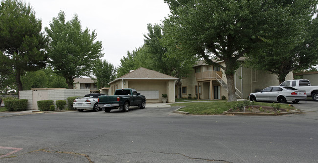 Summer Breeze Apartments in Victorville, CA - Building Photo - Building Photo