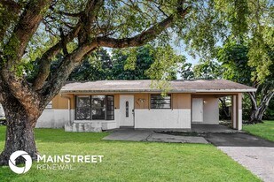 5801 Royal Palm Blvd in Margate, FL - Building Photo