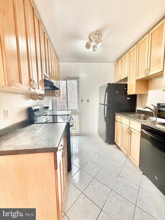 720 W Glebe Rd in Alexandria, VA - Building Photo