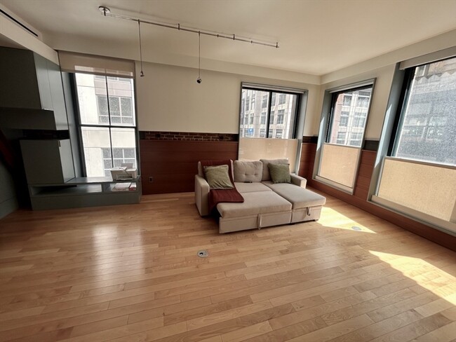 681 Washington St, Unit 2 in Boston, MA - Building Photo - Building Photo