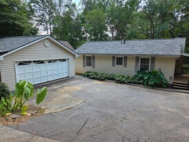 984 Overlook Dr in Dawsonville, GA - Building Photo