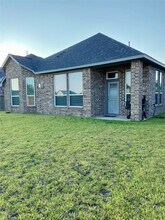 12106 Champion's Frst Dr in Mont Belvieu, TX - Foto de edificio - Building Photo
