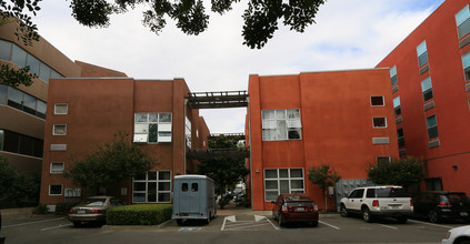 Pensione K Apartments in Sacramento, CA - Foto de edificio - Building Photo