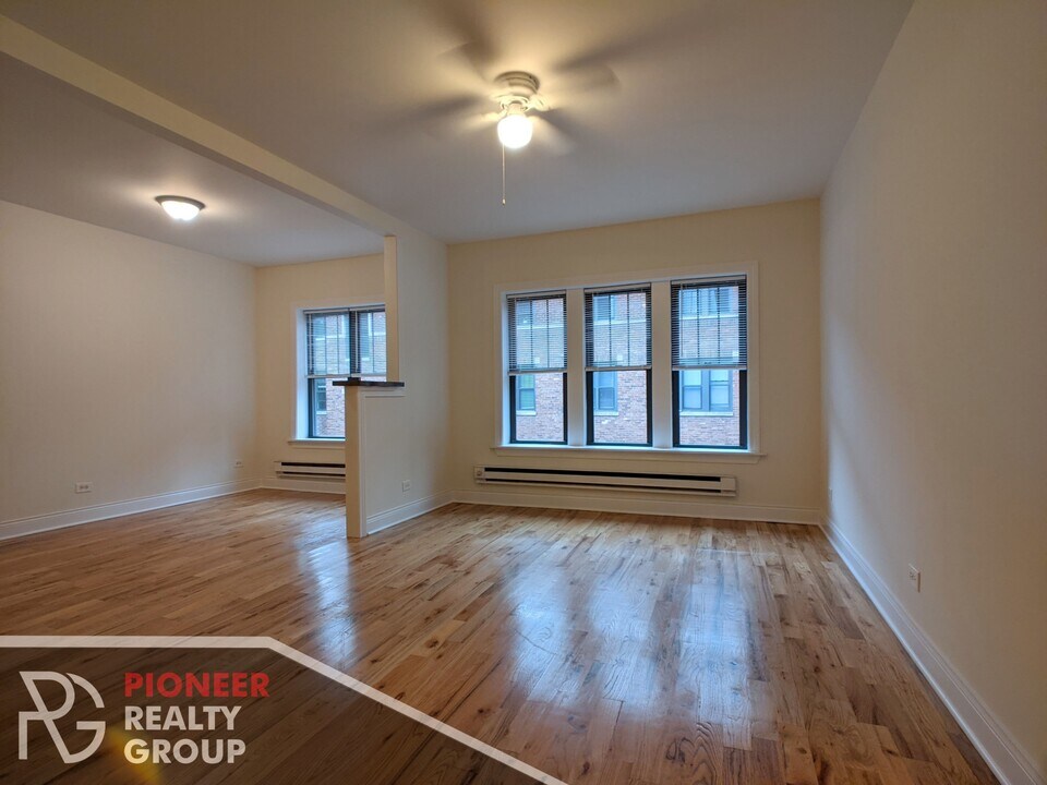 630 W Cornelia Ave in Chicago, IL - Building Photo