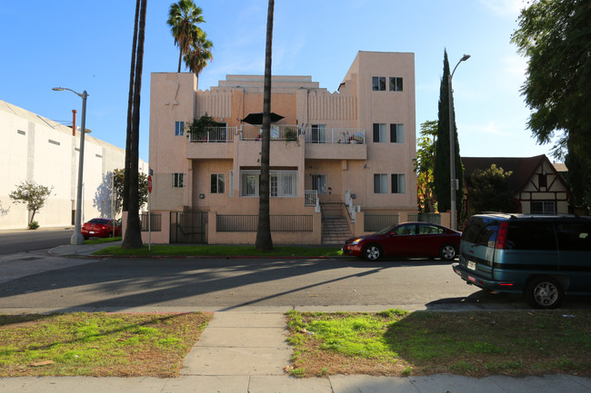 6100 Afton Pl in Los Angeles, CA - Building Photo - Building Photo