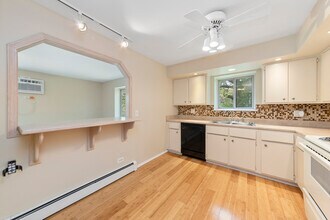 2392 Abbeywood Dr in Lisle, IL - Building Photo - Building Photo