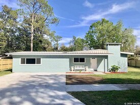 16633 NW 173rd Terrace in Alachua, FL - Building Photo