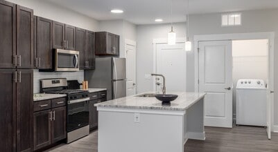 345 W Diehl Rd in Naperville, IL - Building Photo - Building Photo