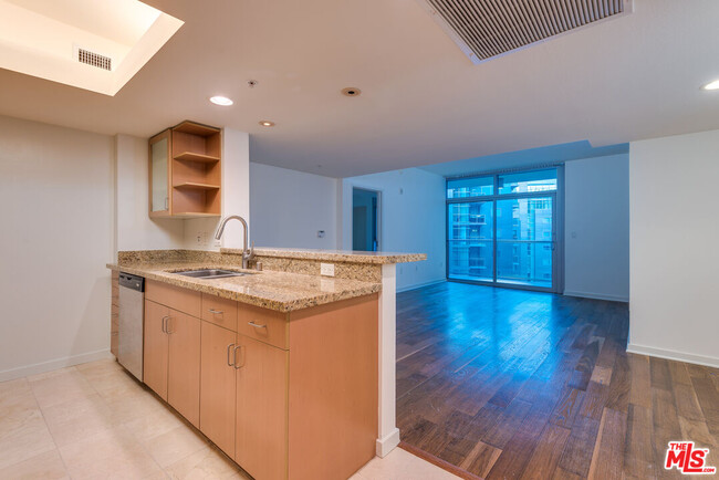 property at 13700 Marina Pointe Dr