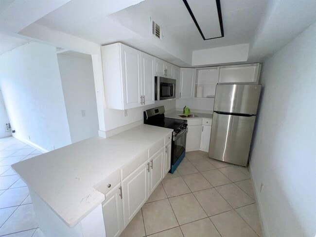 3700 N Pine Island Rd, Unit 408 in Sunrise, FL - Foto de edificio - Building Photo
