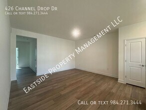 426 Channel Drop Dr in Clayton, NC - Building Photo - Building Photo