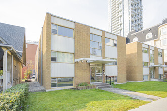 907 15th Ave SW in Calgary, AB - Building Photo - Primary Photo