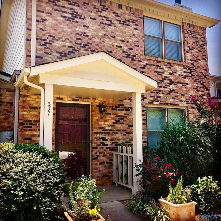 337 Chateau Dr SW in Huntsville, AL - Building Photo