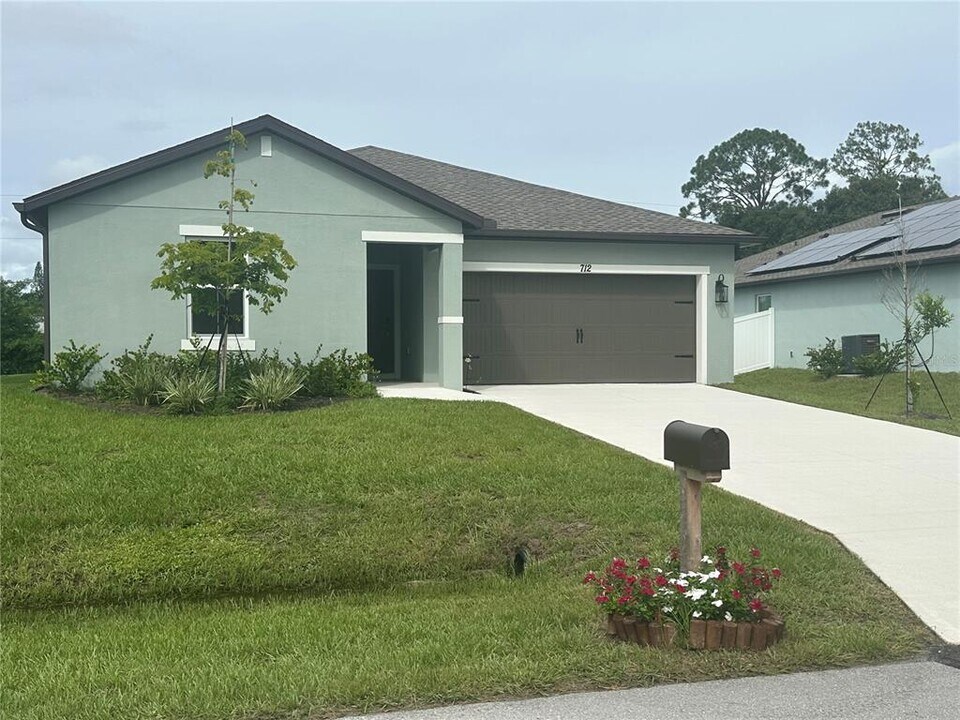 712 Donau Ave NW in Palm Bay, FL - Building Photo