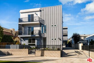 10803 Kling St in Los Angeles, CA - Building Photo - Building Photo