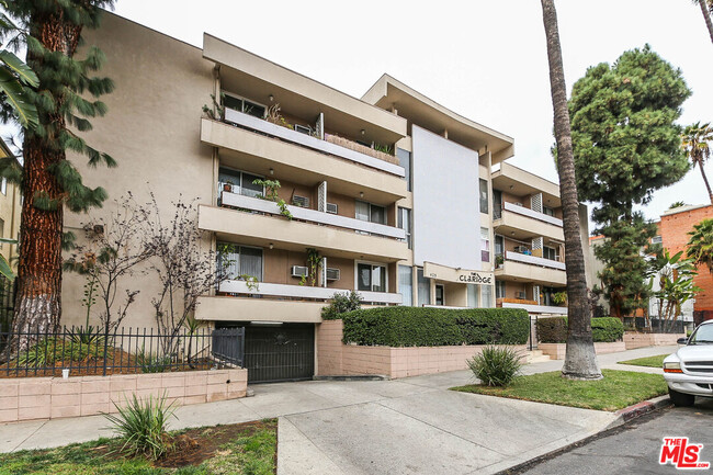 425 S Kenmore Ave in Los Angeles, CA - Building Photo - Building Photo