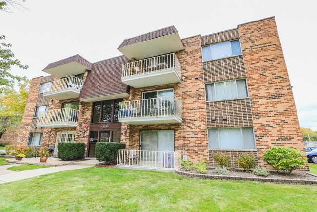 7321 Sandalwood Drive in Tinley Park, IL - Building Photo - Building Photo