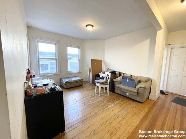 17 Sachem St, Unit 3 in Boston, MA - Building Photo - Building Photo