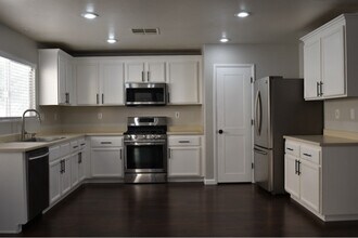 10348 S Maurice River Ct in Las Vegas, NV - Building Photo - Building Photo