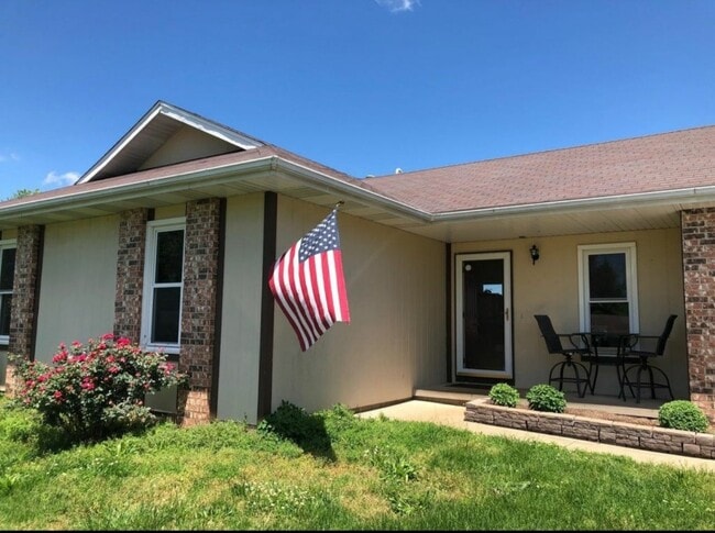 215 E New Melville Rd photo'