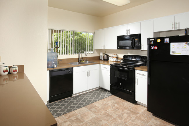 Highland Downs Apartments in Duarte, CA - Building Photo - Building Photo