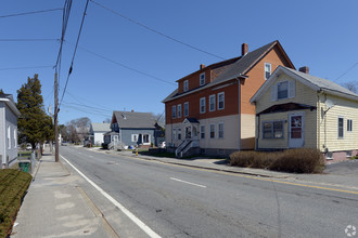 40 Arlington Ave in Warren, RI - Building Photo - Building Photo