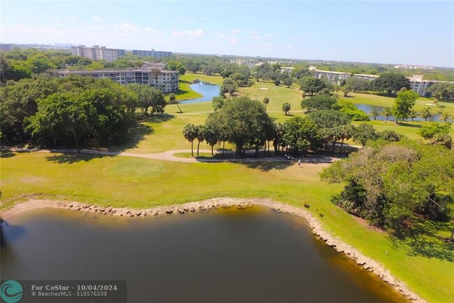 3510 Oaks Way in Pompano Beach, FL - Building Photo - Building Photo