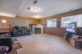 9397 Imbler Tr in Lakeville, MN - Foto de edificio - Building Photo