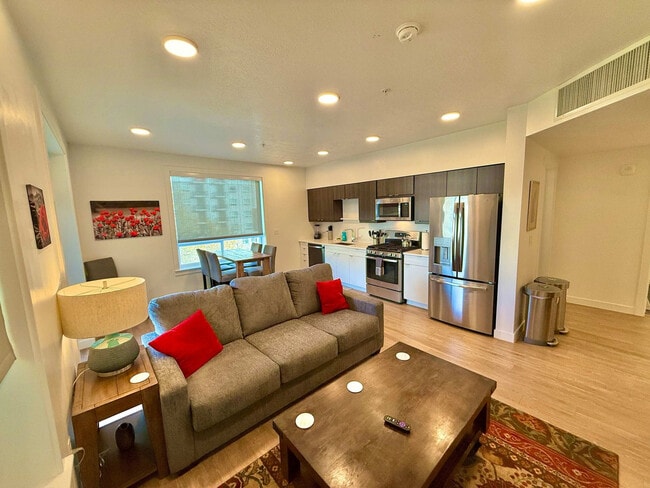 385 S 400 E, Unit ID1389256P in Salt Lake City, UT - Building Photo - Building Photo