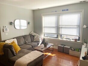 3435 N Lakewood Ave, Unit 2 in Chicago, IL - Building Photo - Building Photo