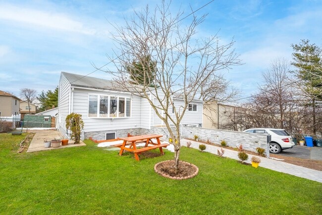 25 Helen St in Secaucus, NJ - Building Photo - Building Photo