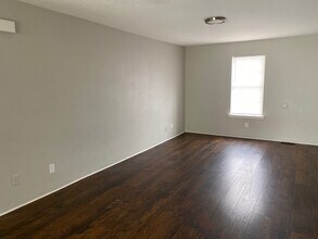 52 Brianfield Dr in Jackson, TN - Foto de edificio - Building Photo