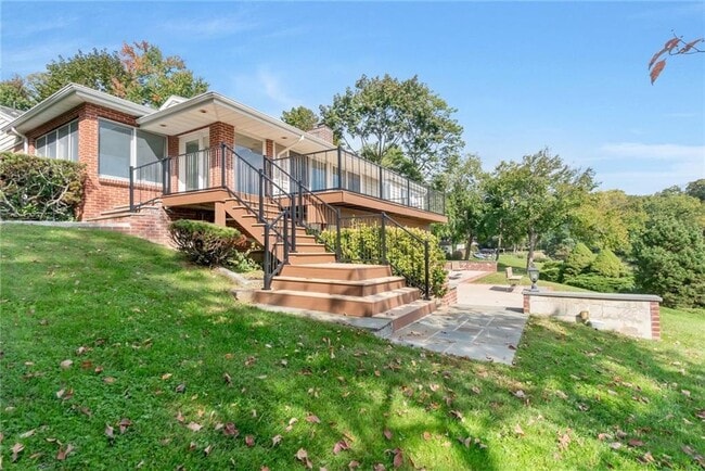 property at 13 Dock Pathway St