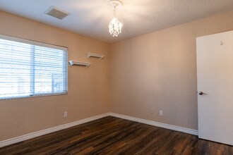 43524 Yew St in Lancaster, CA - Building Photo - Building Photo