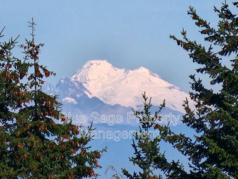 1965 Baker View Dr in Sequim, WA - Building Photo