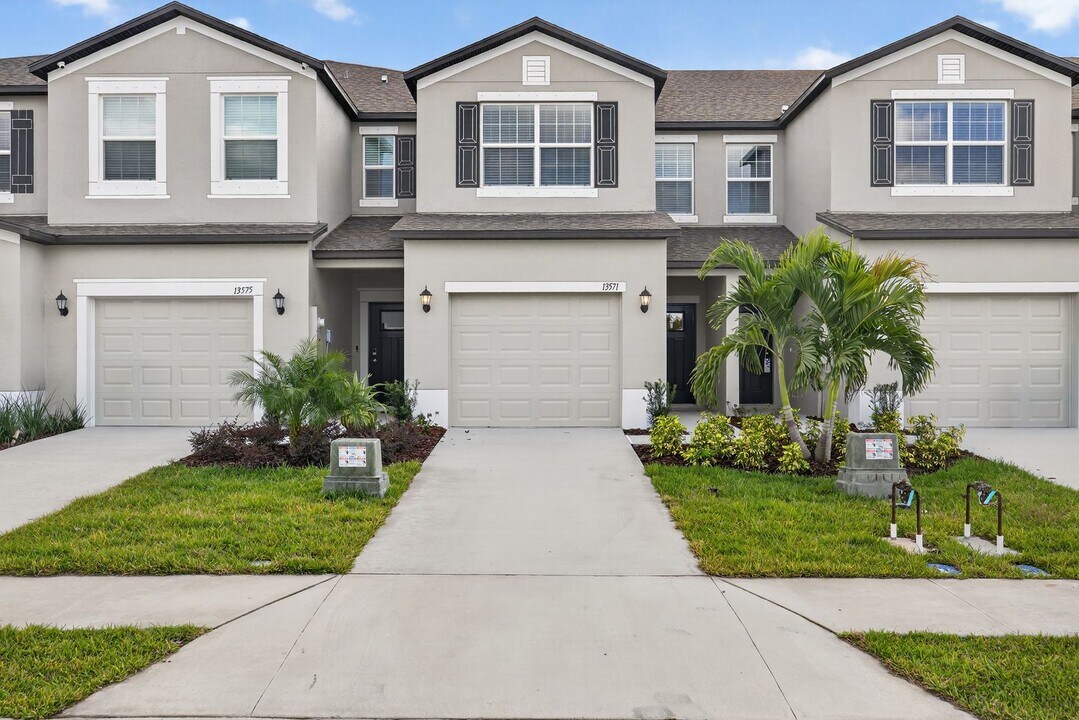 13571 White Gold Run in Parrish, FL - Building Photo