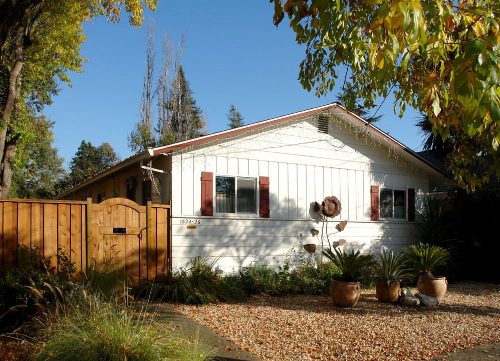 1524 Wright St in Santa Rosa, CA - Building Photo