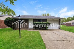 8208 Mt Charles Dr in Dayton, OH - Building Photo