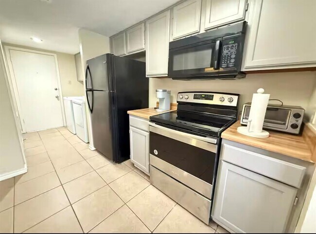 13307 Saddlebrook Trail in Austin, TX - Building Photo - Building Photo