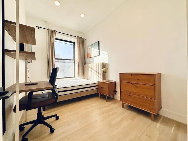 Furnished room/NOT APARTMENT in Brooklyn, NY - Building Photo - Building Photo